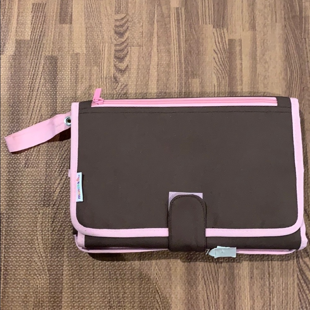 Munchkin Diaper Changer Kit Brown/Pink
